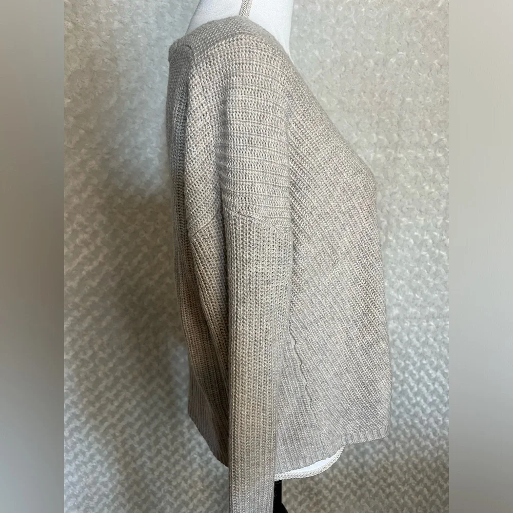 Marine Layer v neck sweater size medium - Picture 3 of 7